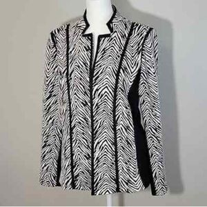 Chico’s Size 3- Black and White Patterned Women's Sweater/Cardigan/Jacket